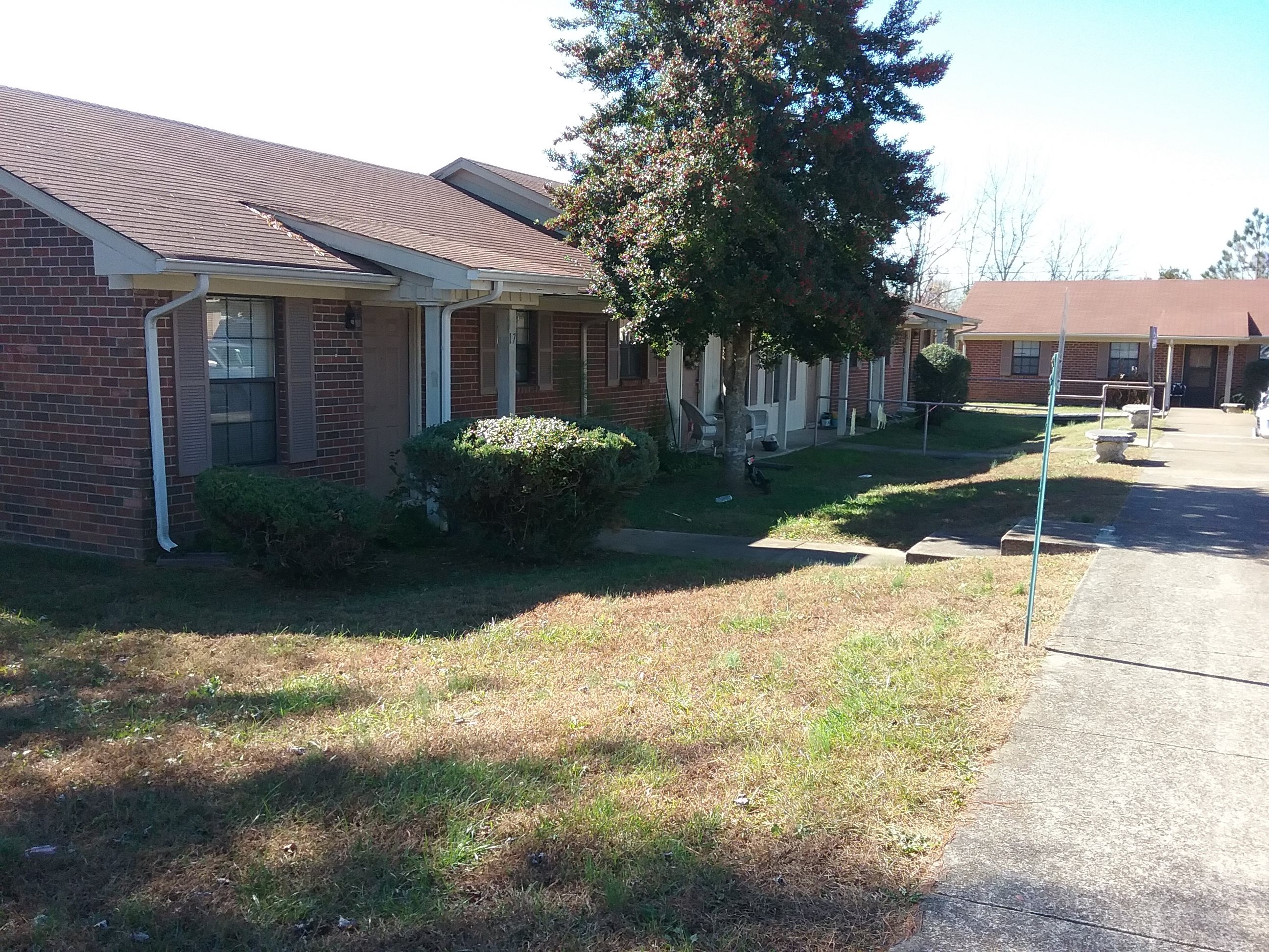 Photos and Video of Irish Apartments in McEwen, TN